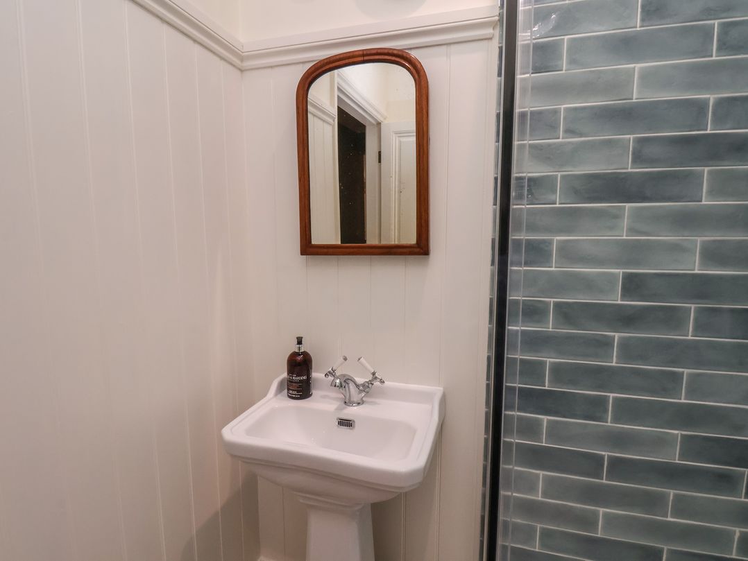 Barn Conversion Roding Cottage