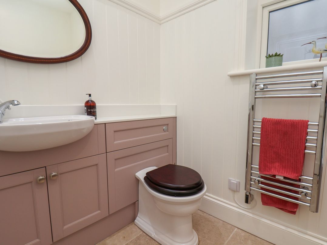 Barn Conversion Roding Cottage