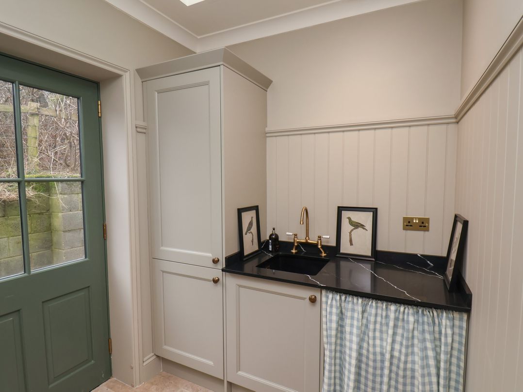 Barn Conversion Roding Cottage