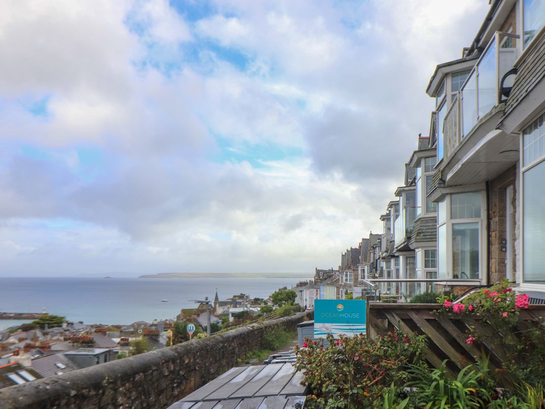 Mor Kernow, St Ives - Sleeps 8 guests