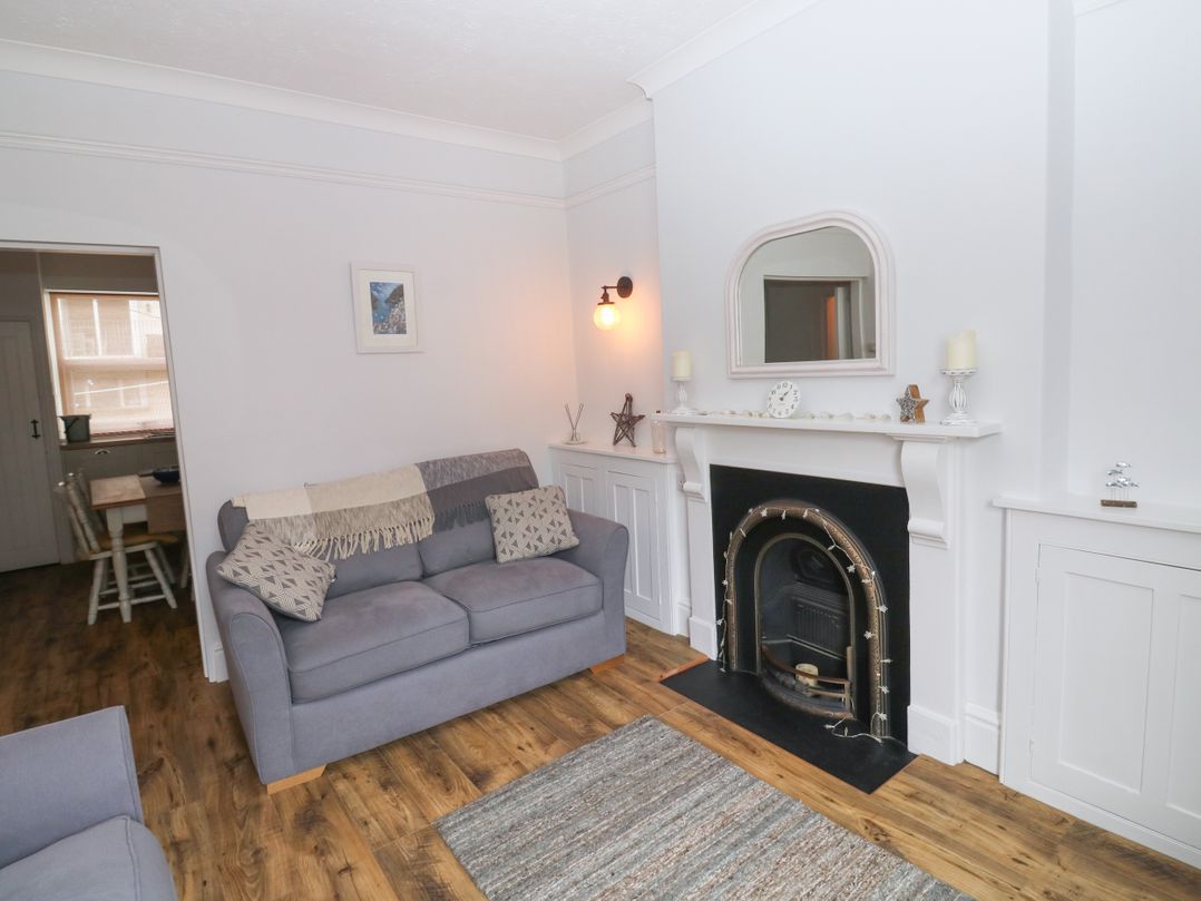 The English School, Flat 2