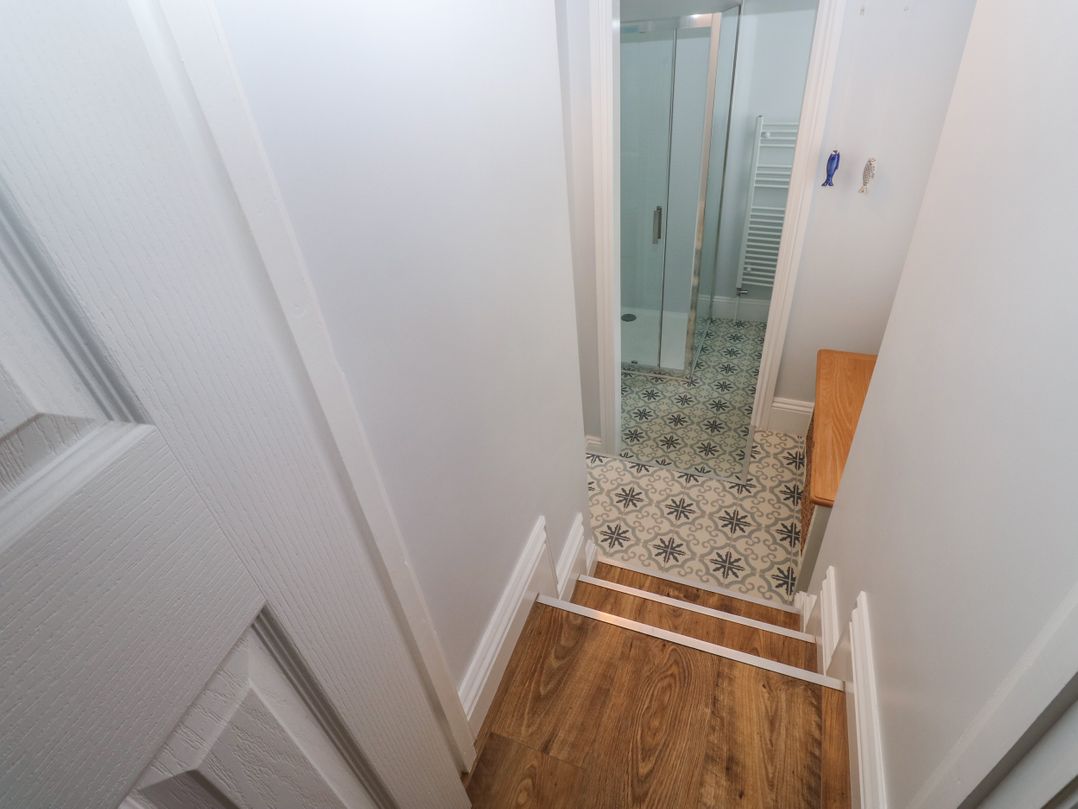The English School, Flat 2