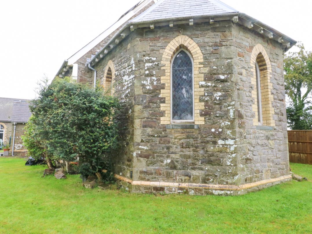 Church Llygad Y Dyffryn