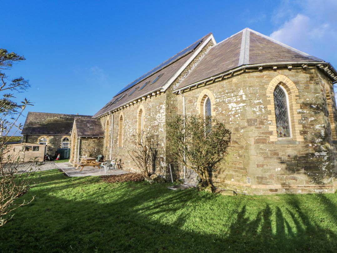 Church Llygad Y Dyffryn