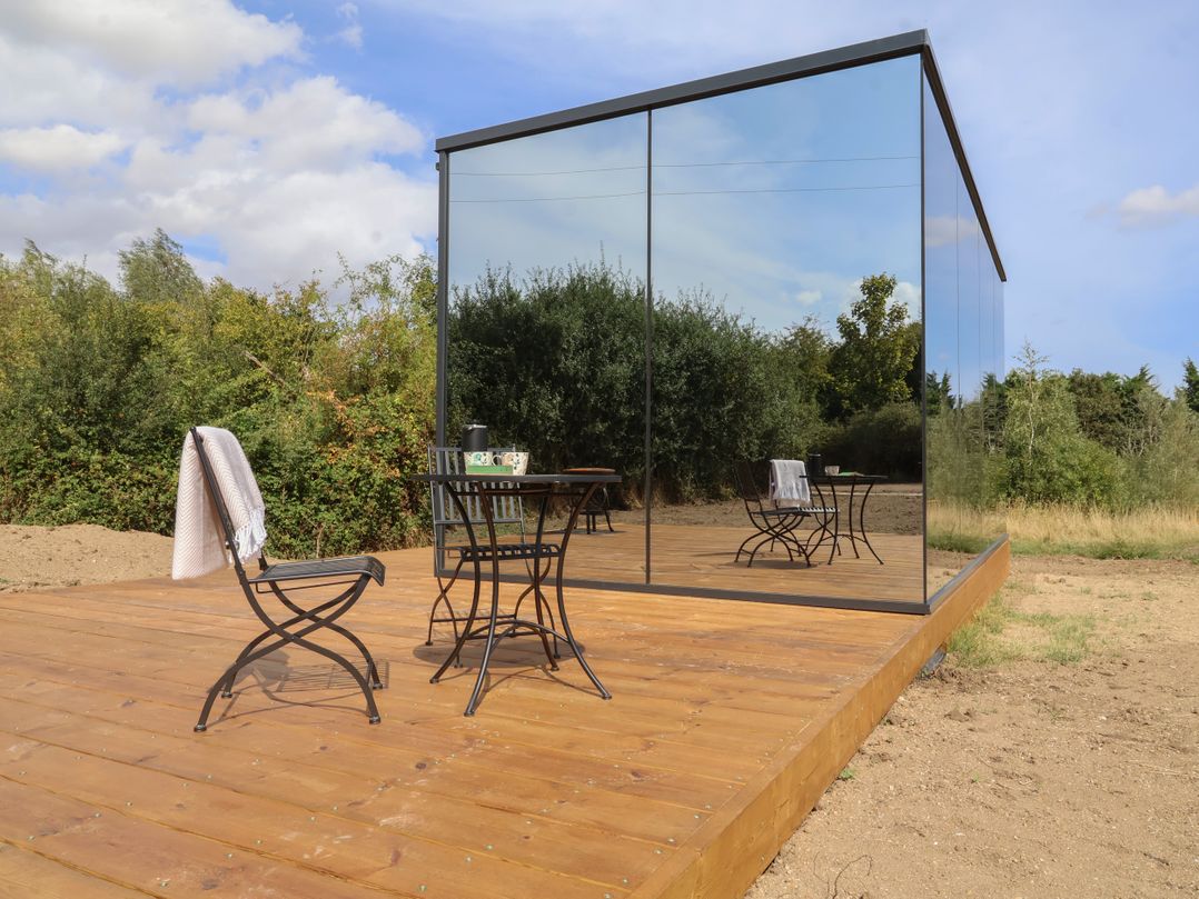 Pound Farm Mirror Houses: Meadow