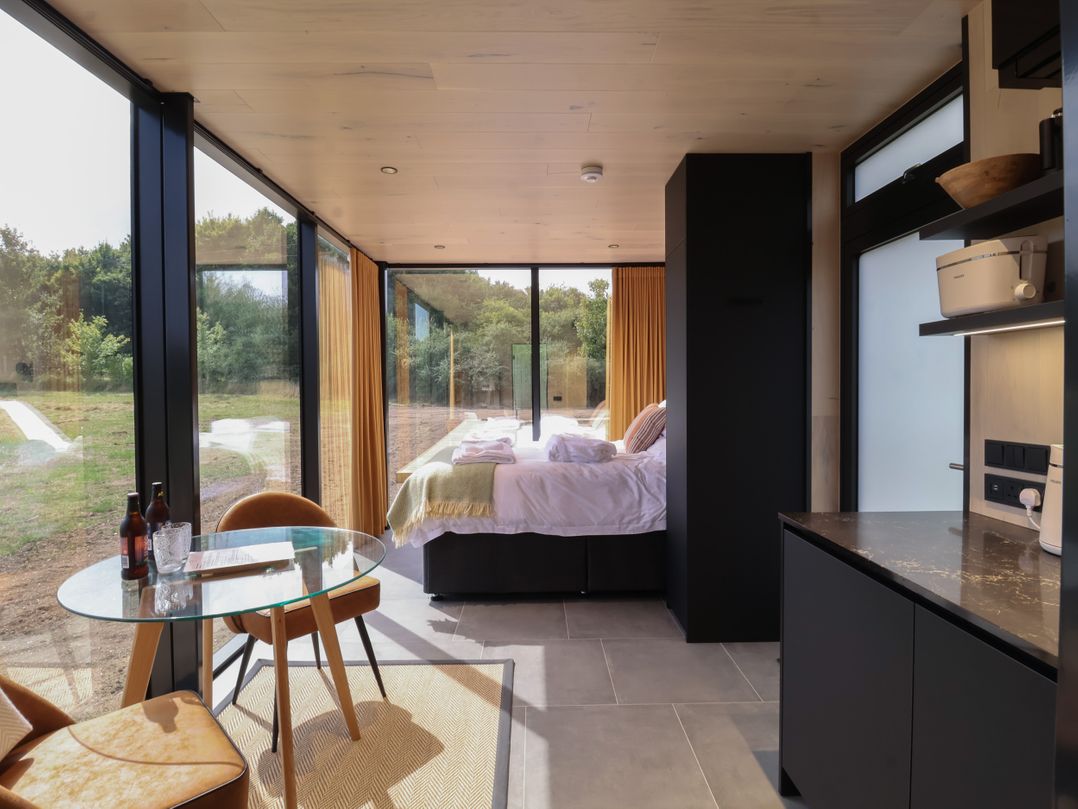 Pound Farm Mirror Houses: Meadow