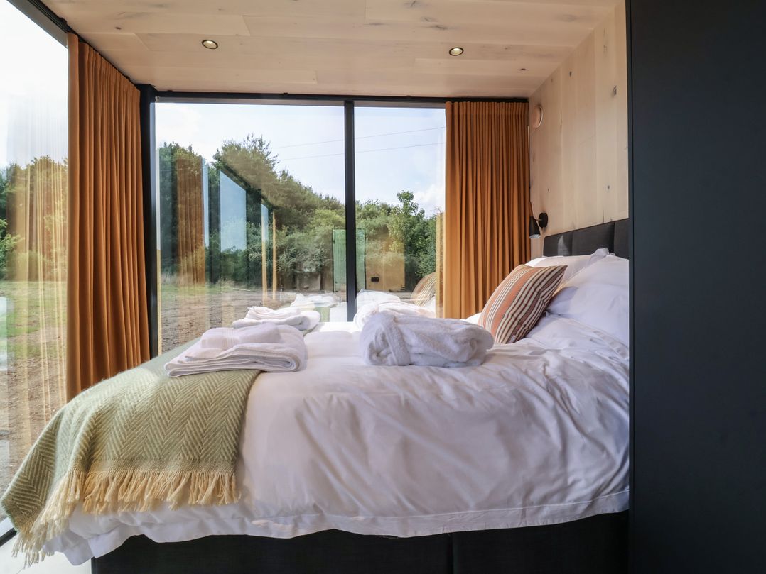 Pound Farm Mirror Houses: Meadow