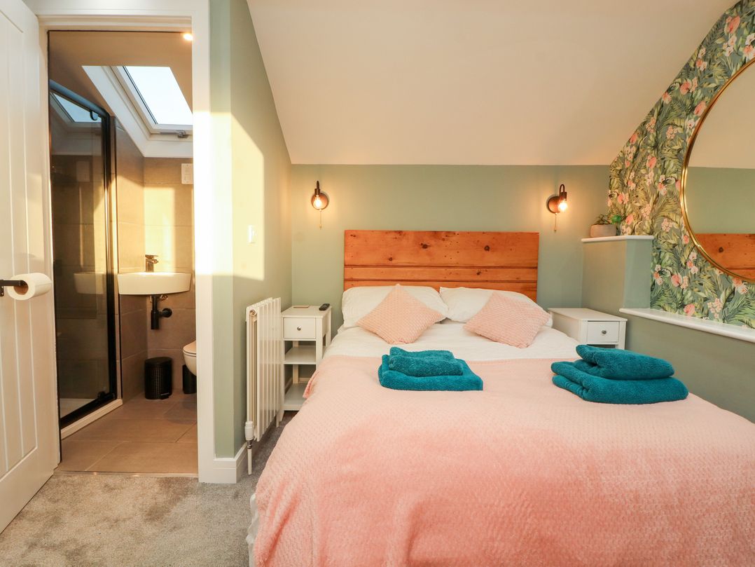 10 Keekle Terrace