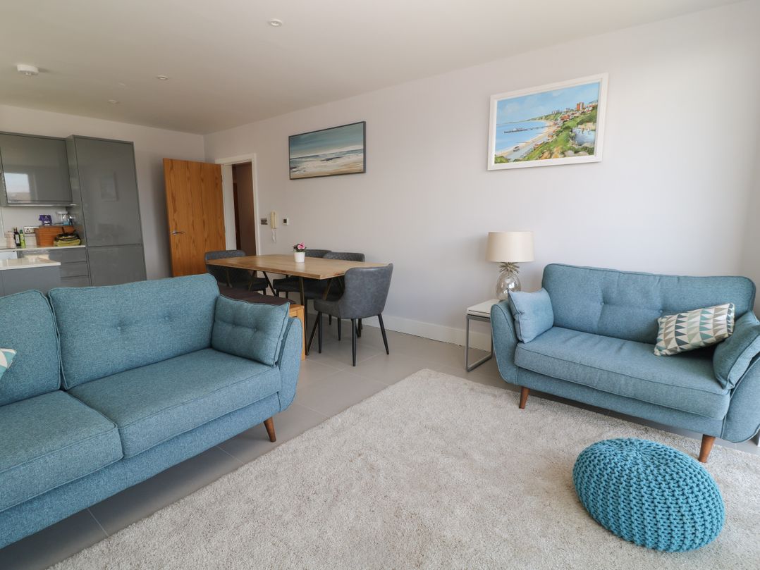 7 Warren Edge Close