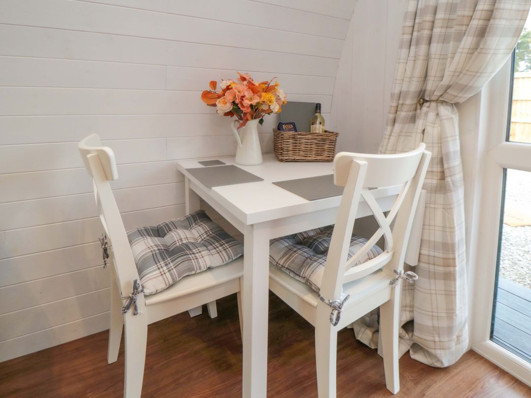 Bumblebee Glamping Pod