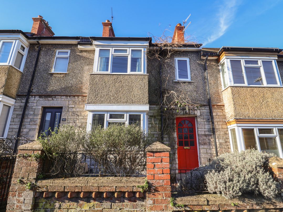 Garden Retreat, Swanage - Sleeps 6 guests