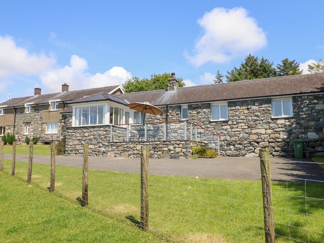 Ysgubor Newydd Parc Isaf