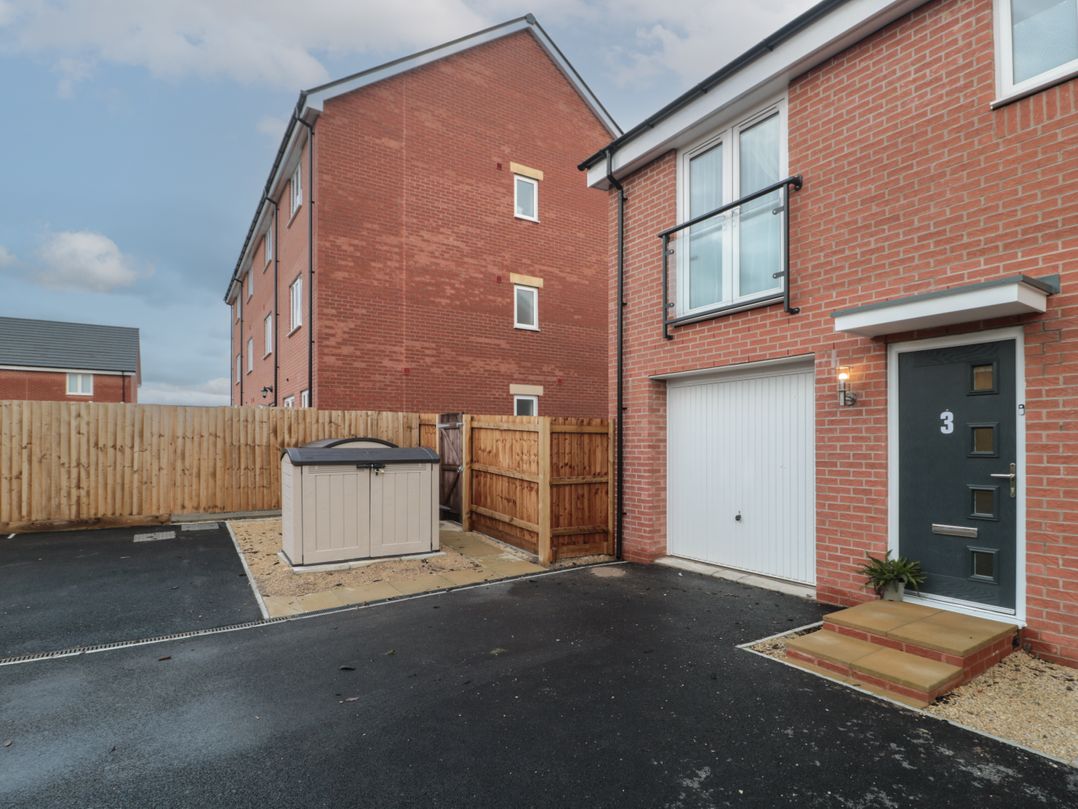 Cotswold Outlet Coach House