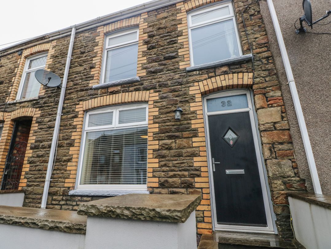 32 Bridgend Road