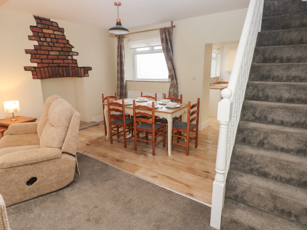 32 Bridgend Road
