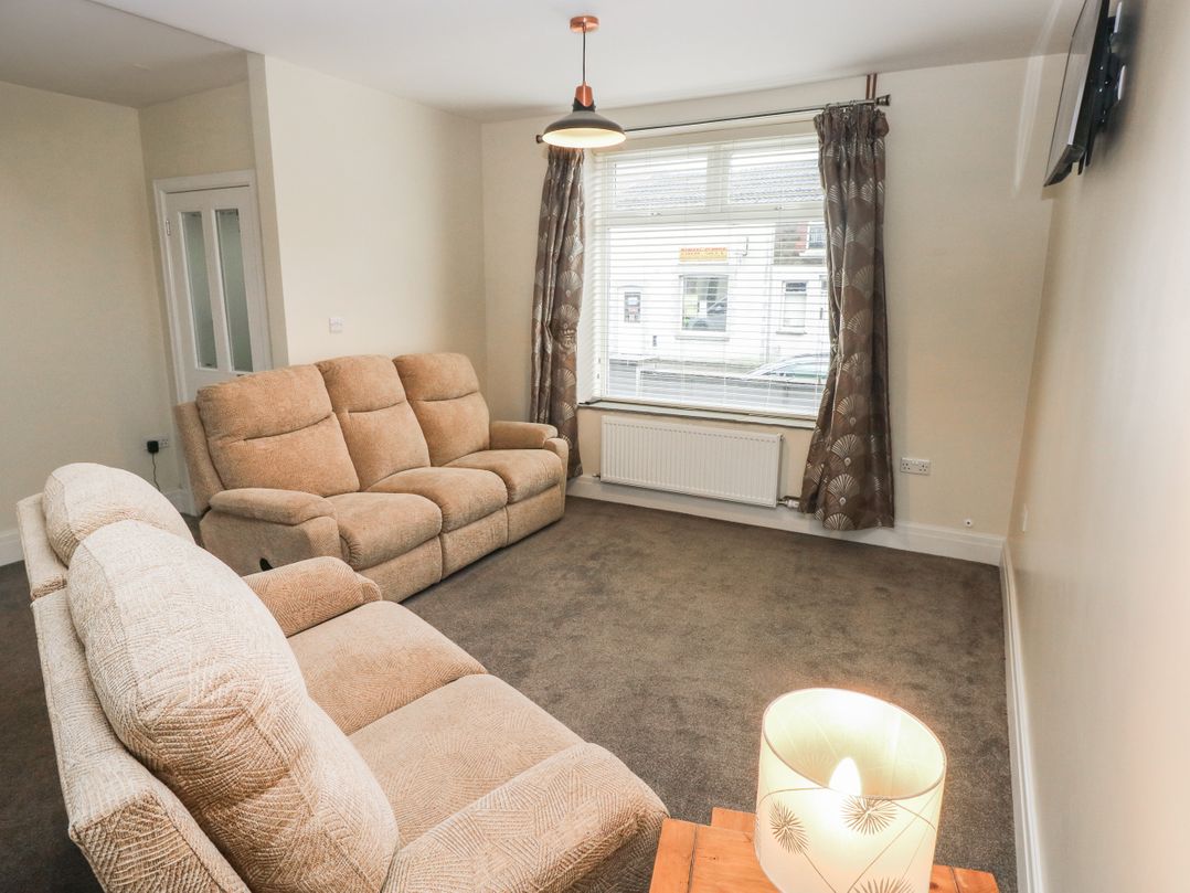 32 Bridgend Road