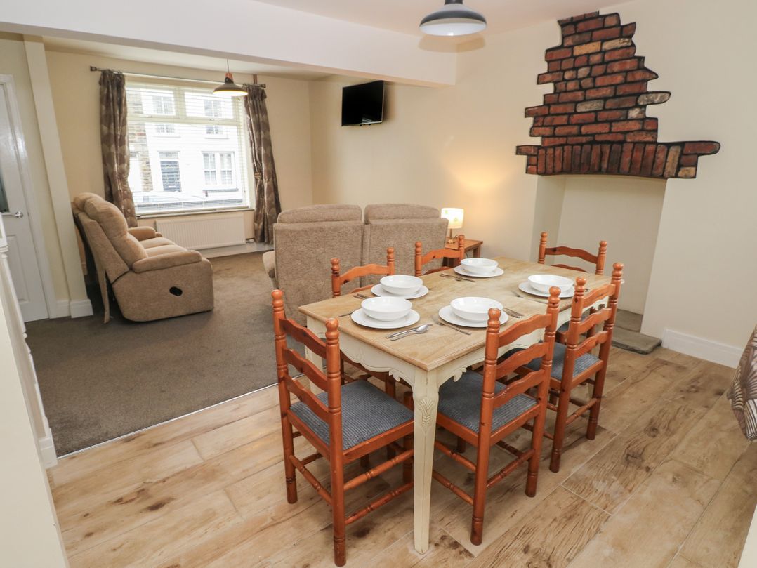 32 Bridgend Road