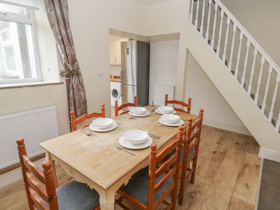 32 Bridgend Road