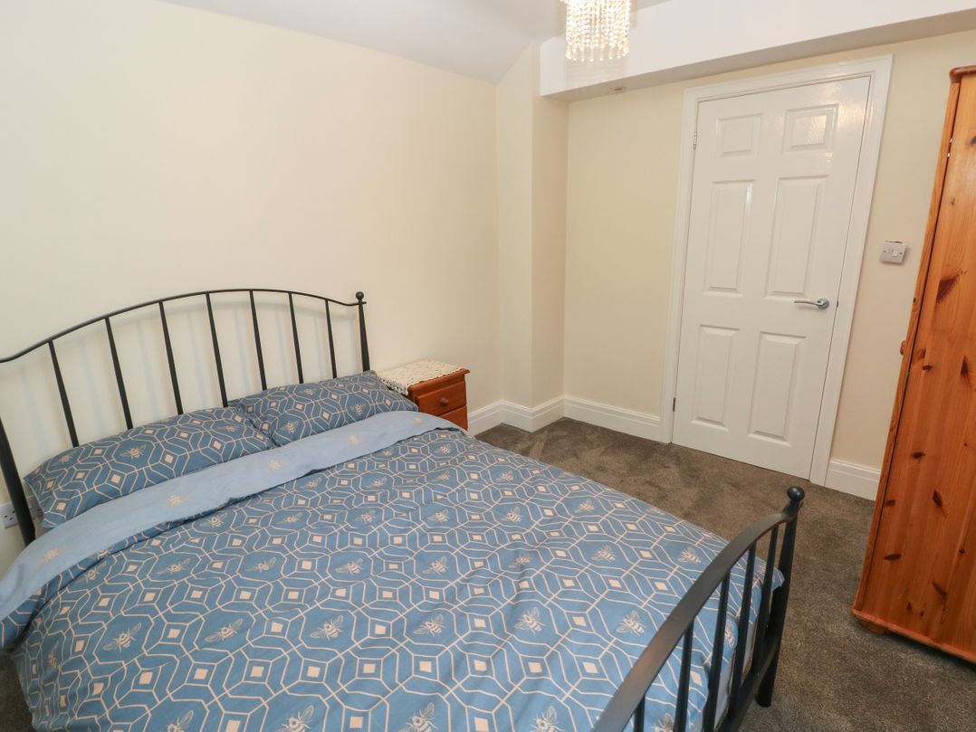 32 Bridgend Road