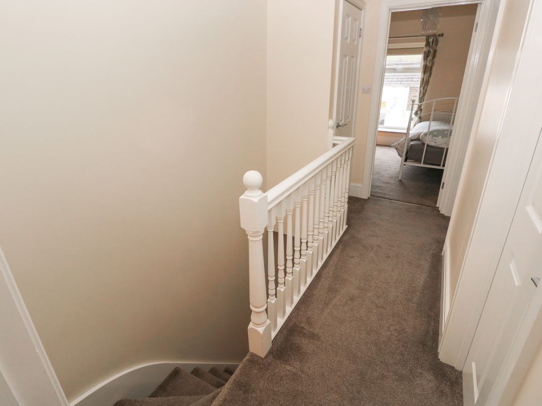 32 Bridgend Road