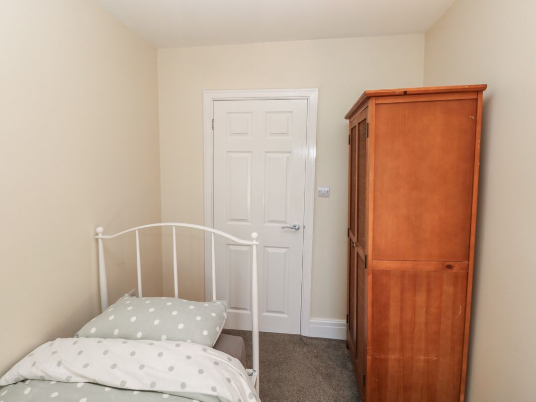 32 Bridgend Road