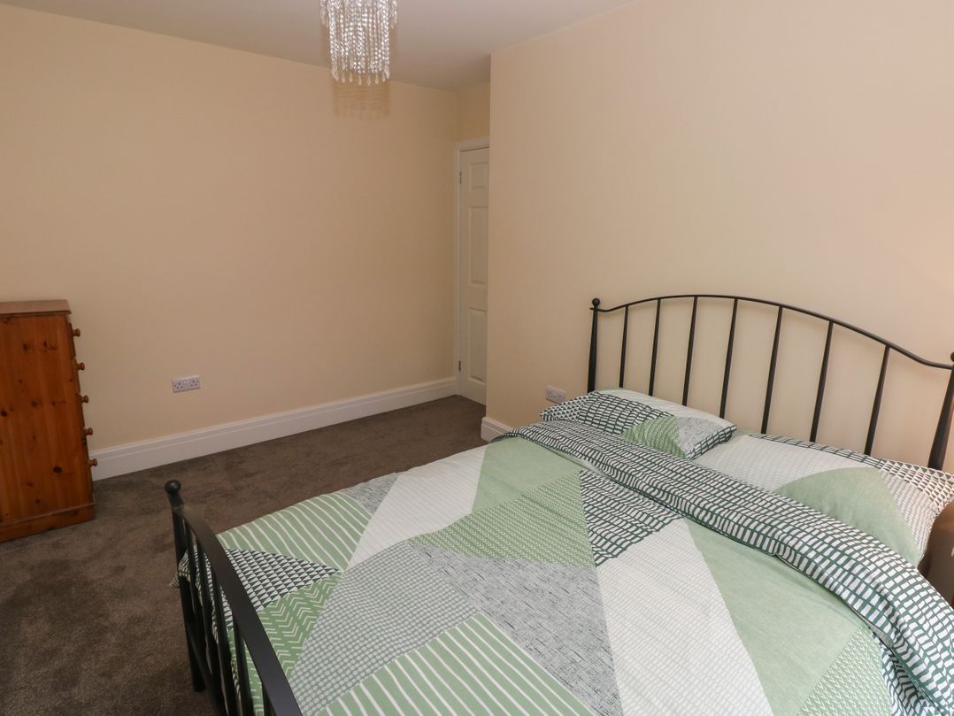 32 Bridgend Road