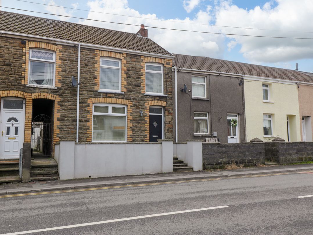 32 Bridgend Road
