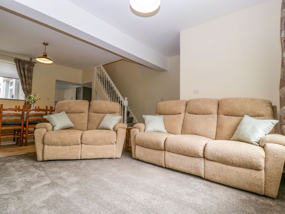 32 Bridgend Road