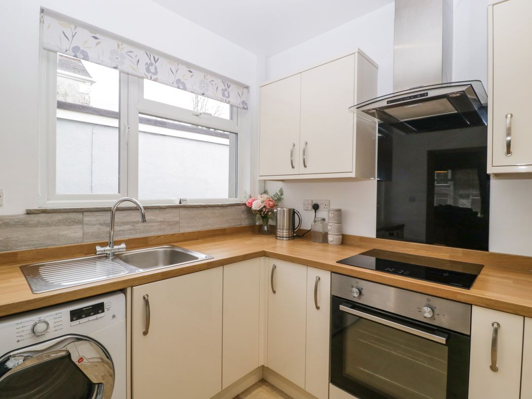 32 Bridgend Road