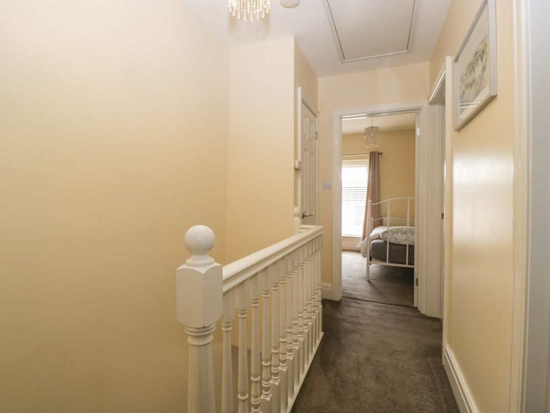 32 Bridgend Road