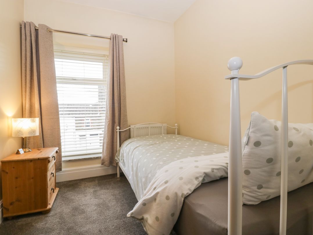 32 Bridgend Road