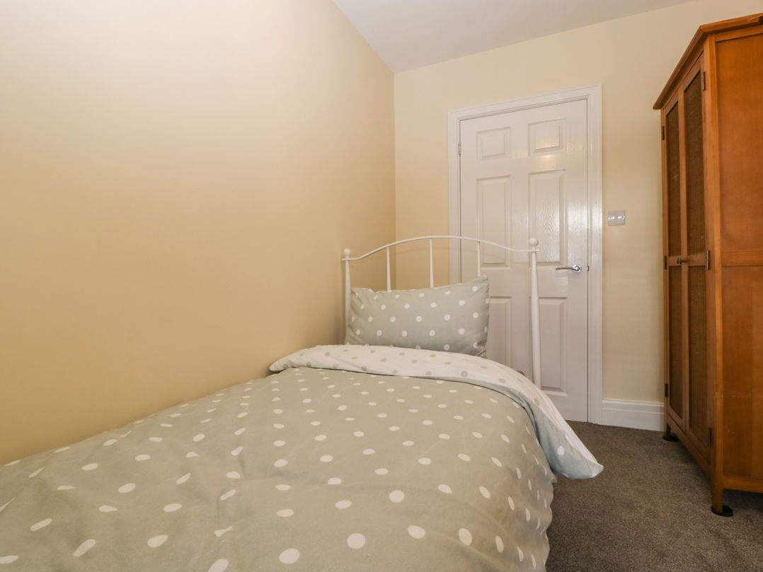 32 Bridgend Road