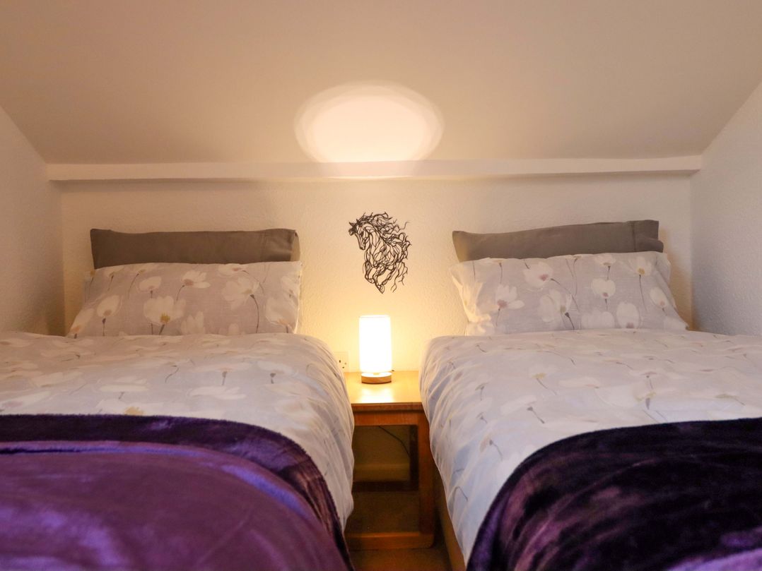 Bryn Y Garreg Cottage - The Wireless Free Farm (No Tech!)