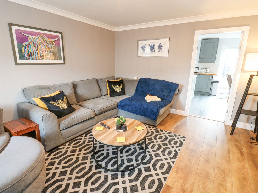 2 Sunlaws Court
