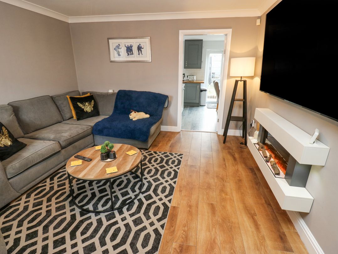 2 Sunlaws Court