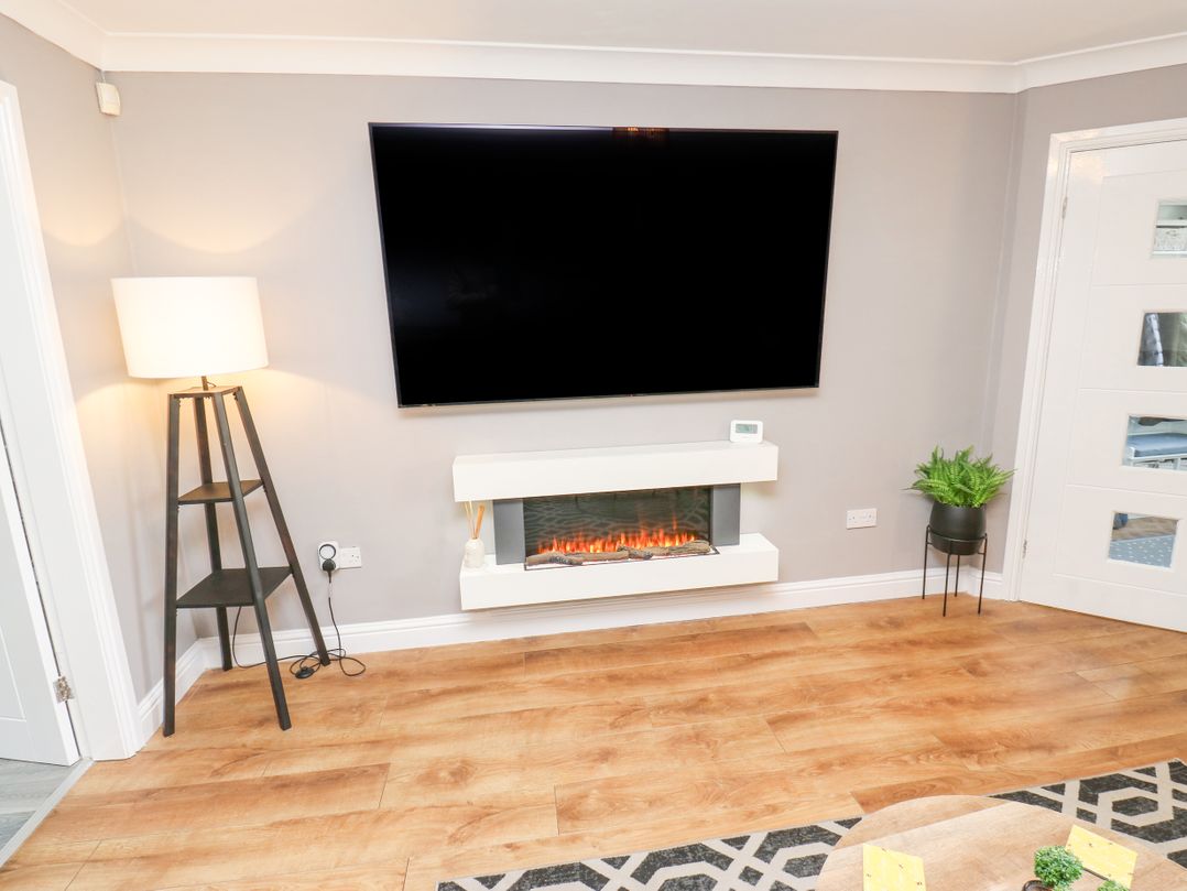2 Sunlaws Court