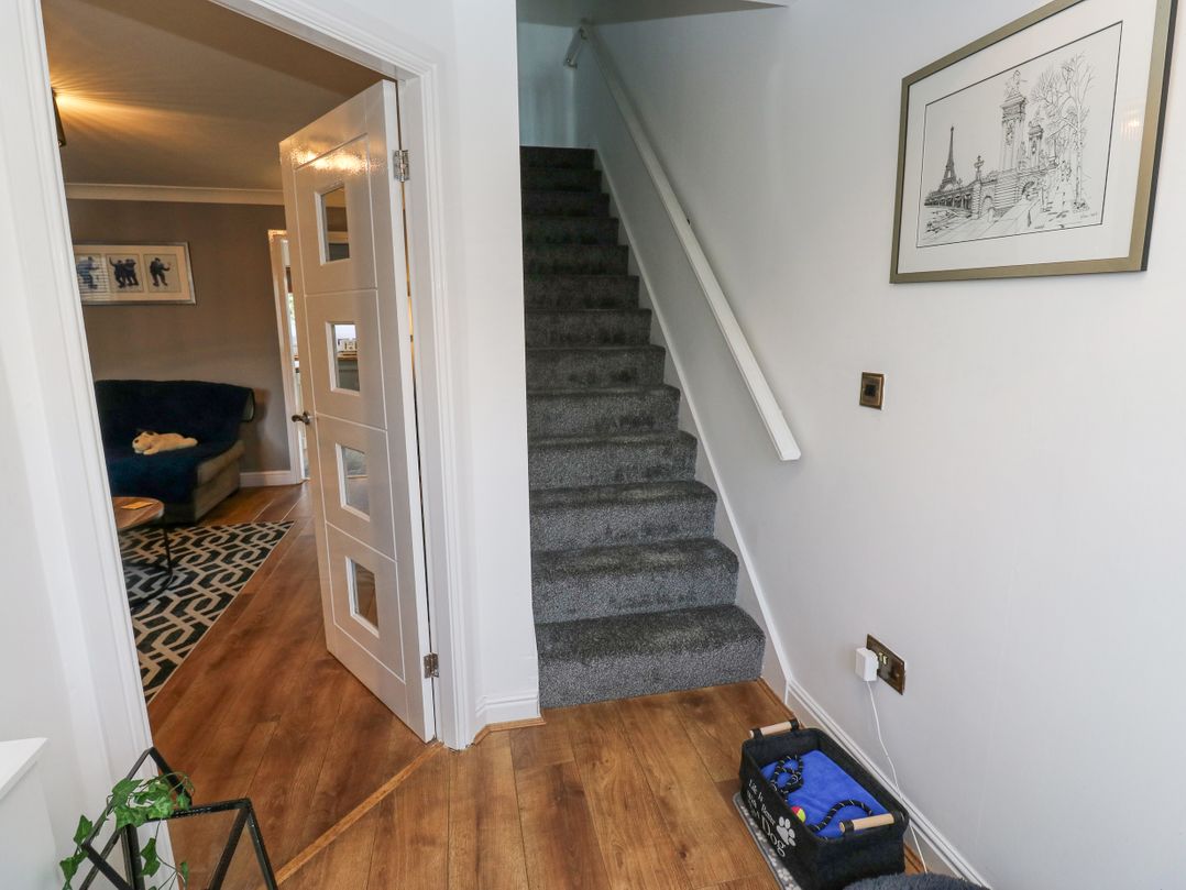 2 Sunlaws Court