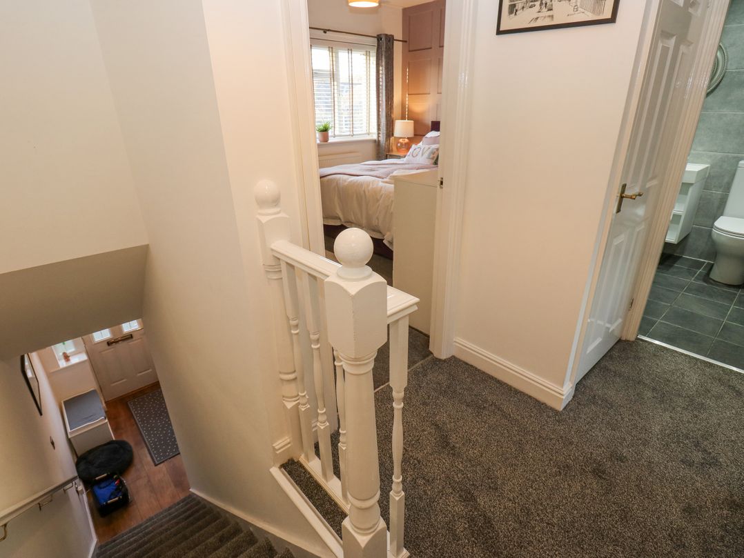 2 Sunlaws Court