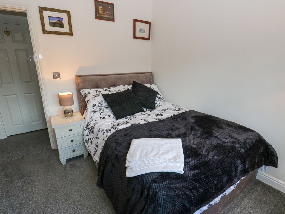 2 Sunlaws Court