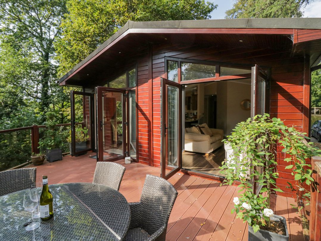 Tree House, Partial Lake Views