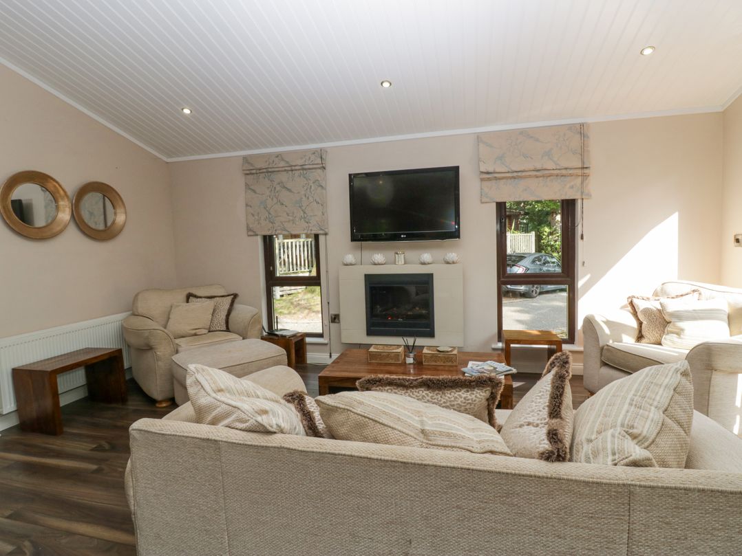 Tree House, Partial Lake Views