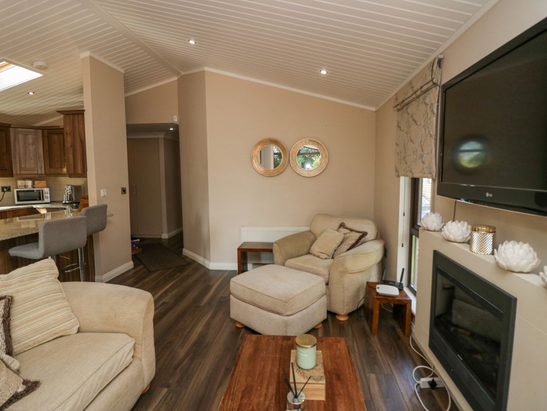 Tree House, Partial Lake Views