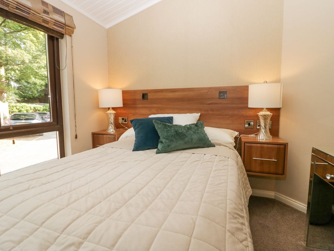 Tree House, Partial Lake Views