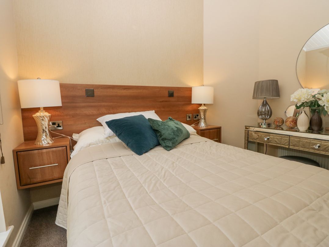 Tree House, Partial Lake Views