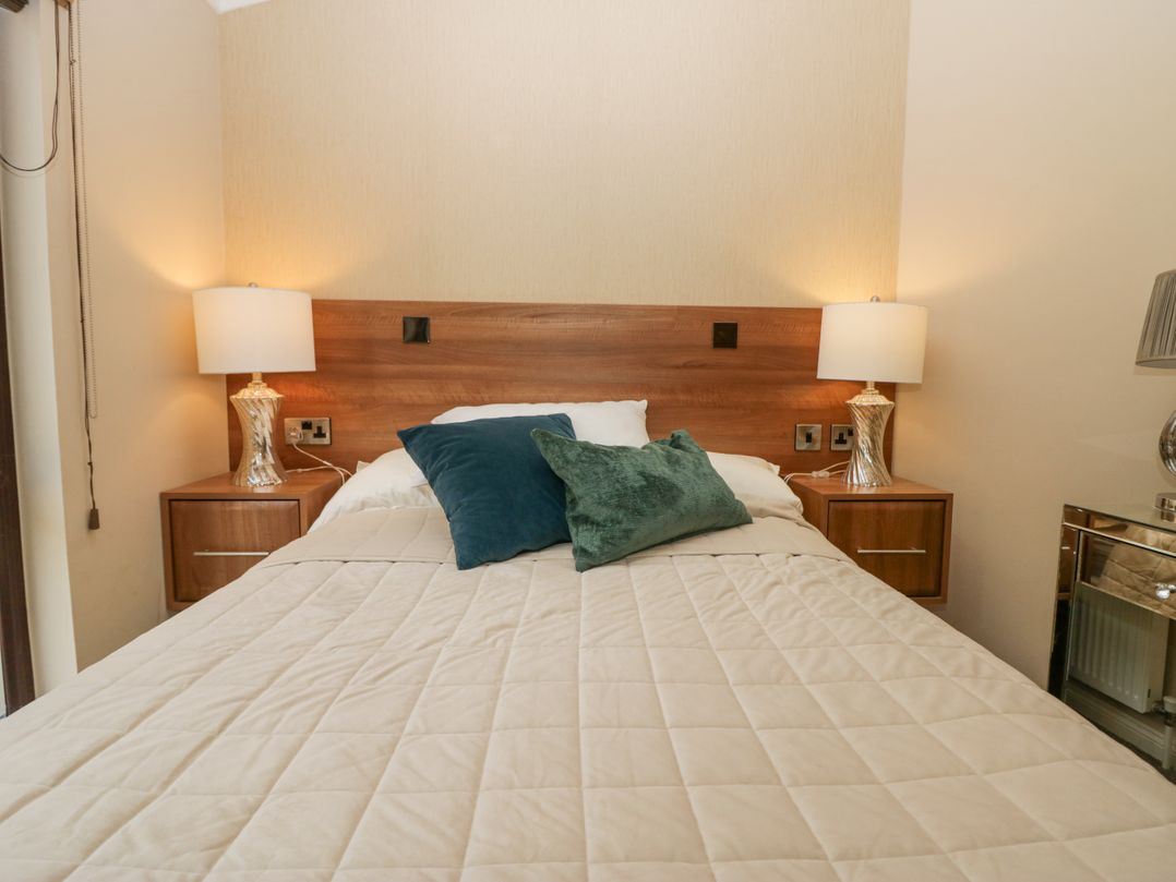 Tree House, Partial Lake Views