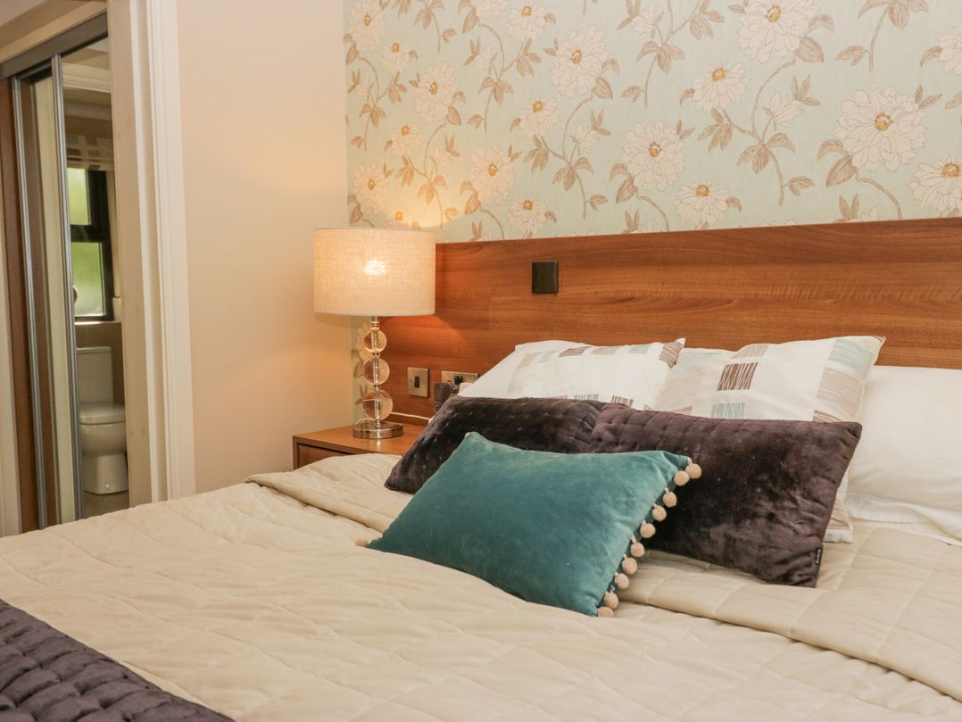 Tree House, Partial Lake Views