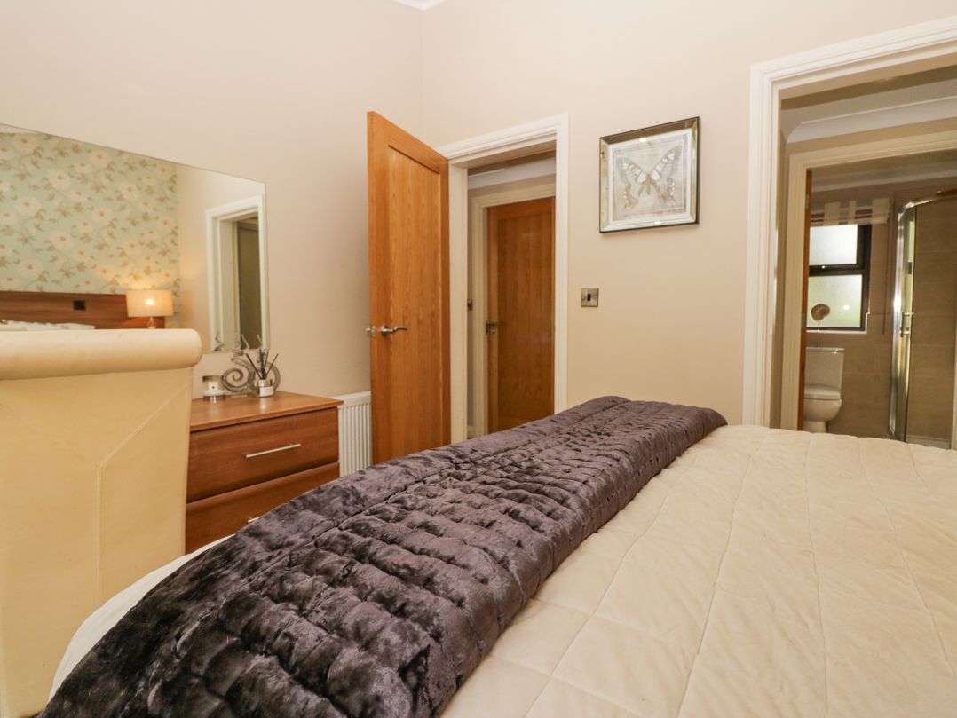 Tree House, Partial Lake Views