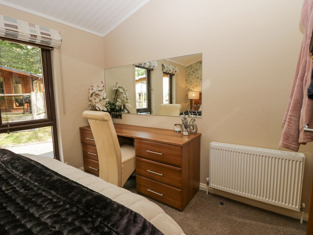 Tree House, Partial Lake Views