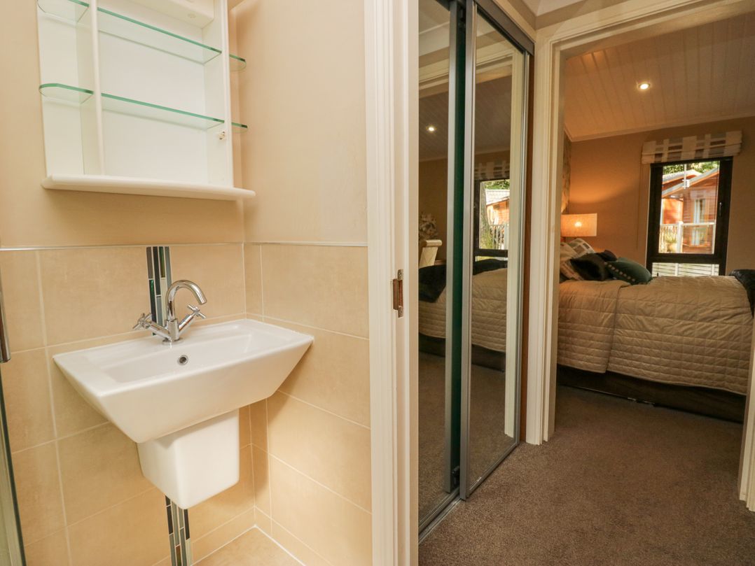 Tree House, Partial Lake Views