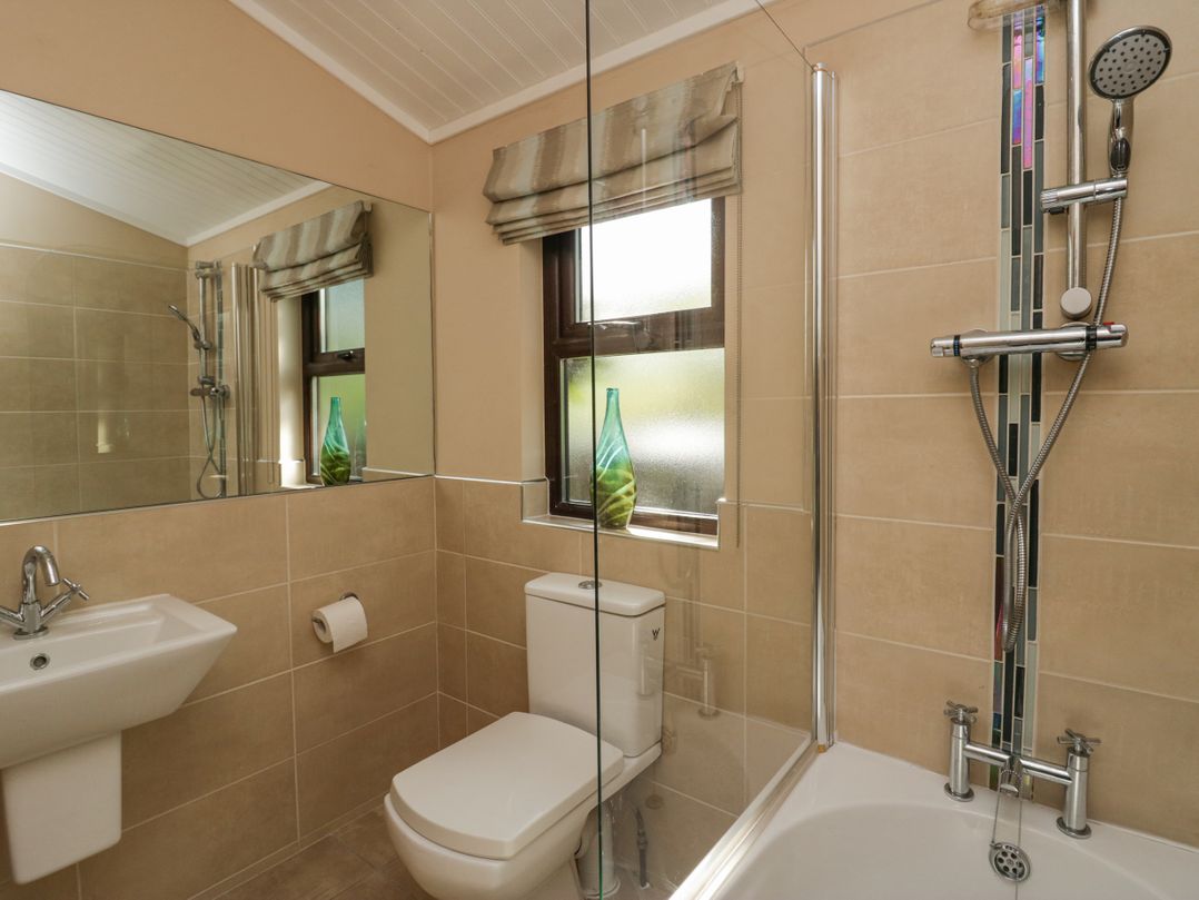 Tree House, Partial Lake Views